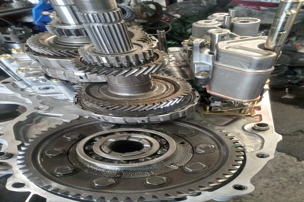 Professional transmission mechanic in Van Nuys, CA Professional transmission mechanic in Van Nuys, CA